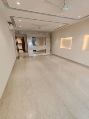 Room in 4 BHK Builder Floor at Defence Colony – for Rent