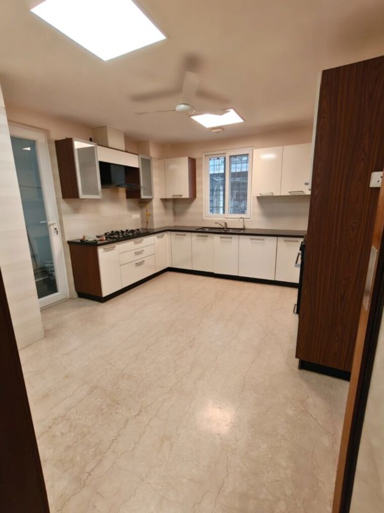 Room, defence colony 4 Bedroom 2925 Sq.Ft. Builder Floor In Defence Colony Delhi 9725896