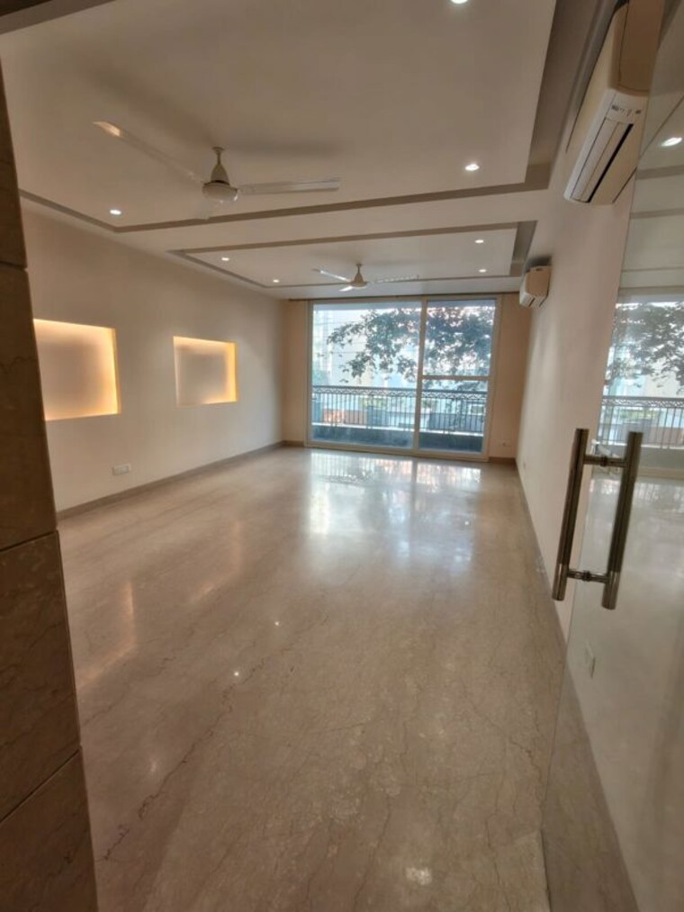 Room, defence colony 4 Bedroom 2925 Sq.Ft. Builder Floor In Defence Colony Delhi 9725896