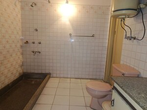 Bathroom in 2.5 BHK Builder Floor at Malviya Nagar – for Rent