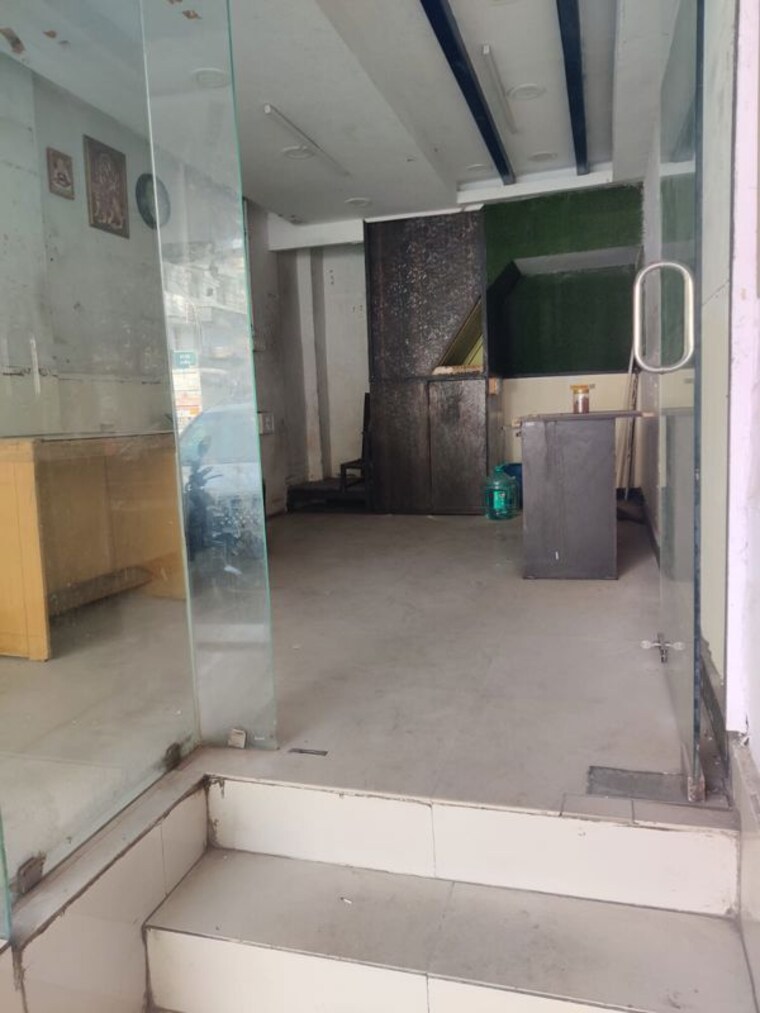 Team Area, green park extension Commercial Shop 500 Sq.Ft. In Green Park Extension Delhi 9725889