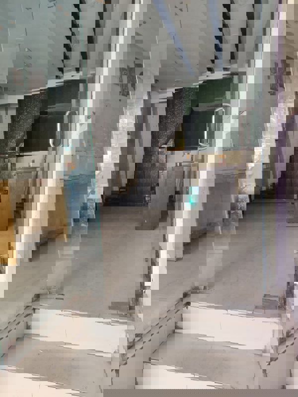 Retail Shop For Rent in Green Park Extension