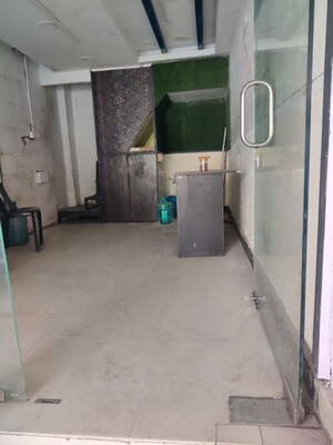 Room in  Shop at Green Park Extension – for Rent