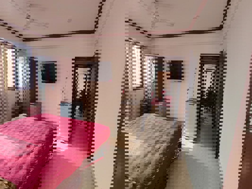 2 BHK Apartment For Rent in Colaba