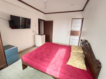 Bedroom in 2 BHK Apartment at Colaba – for Rent