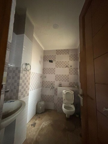 Bathroom in 2 BHK Builder Floor at Sector 47 – for Rent