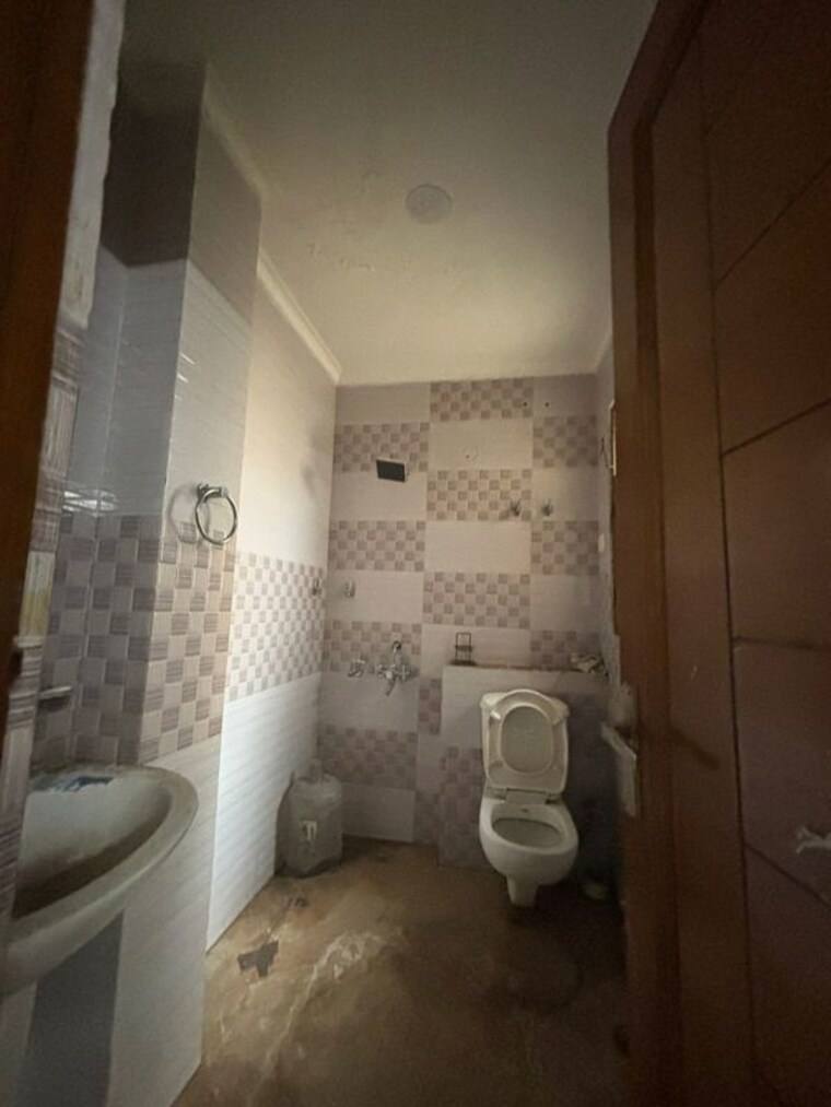Bathroom, sector 47 2 Bedroom 1440 Sq.Ft. Builder Floor In Sector 47 Gurgaon 9725933