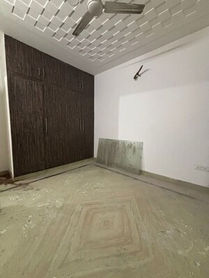 Room in 2 BHK Builder Floor at Sector 47 – for Rent