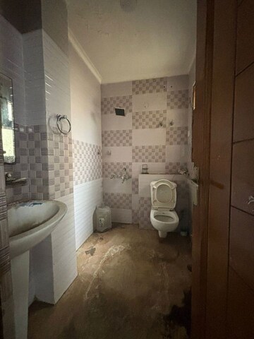 Bathroom in 2 BHK Builder Floor at Sector 47 – for Rent