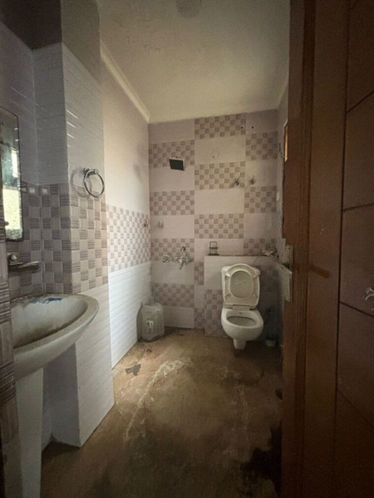 Bathroom, sector 47 2 Bedroom 1440 Sq.Ft. Builder Floor In Sector 47 Gurgaon 9725933