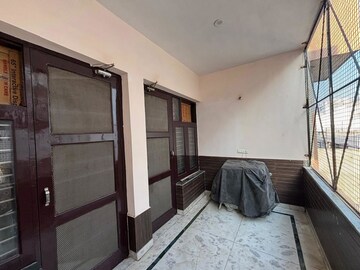Room in 2 BHK Builder Floor at Sector 46 – for Rent