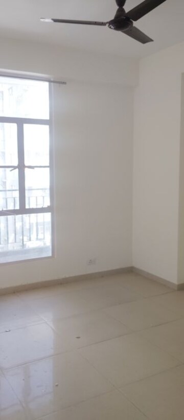 Room in 2 BHK Apartment at Signature Global Signum 107, Sector 107 – for Rent