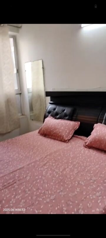 Room in 3 BHK Apartment at Aditya Celebrity Homes, Sector 76 – for Rent