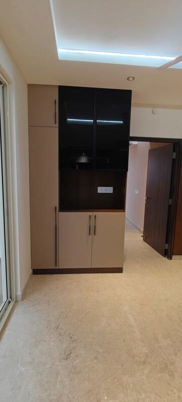 Room in 3 BHK Apartment at Aurobindo Kohinoor, Serilingampally – for Rent