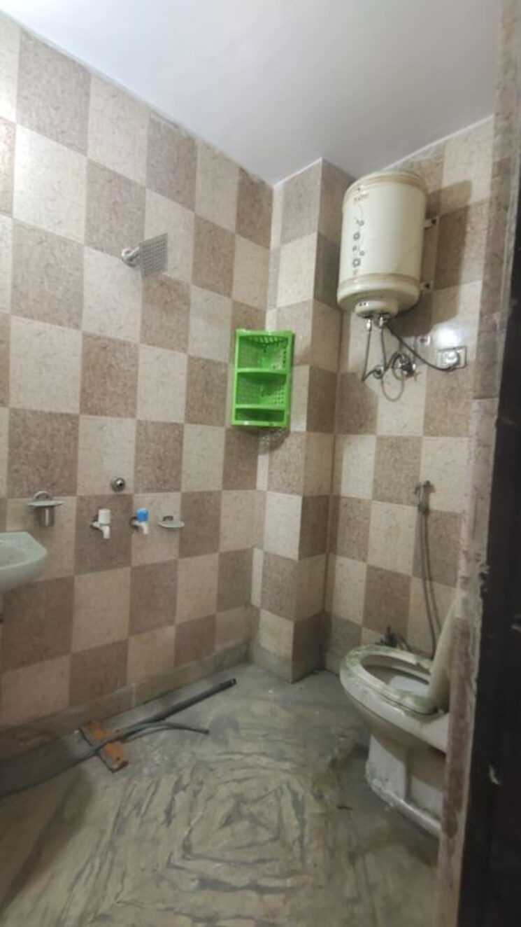 Bathroom, palm-residency-chhatarpur 3 Bedroom 1125 Sq.Ft. Builder Floor In Chattarpur Delhi 9726039