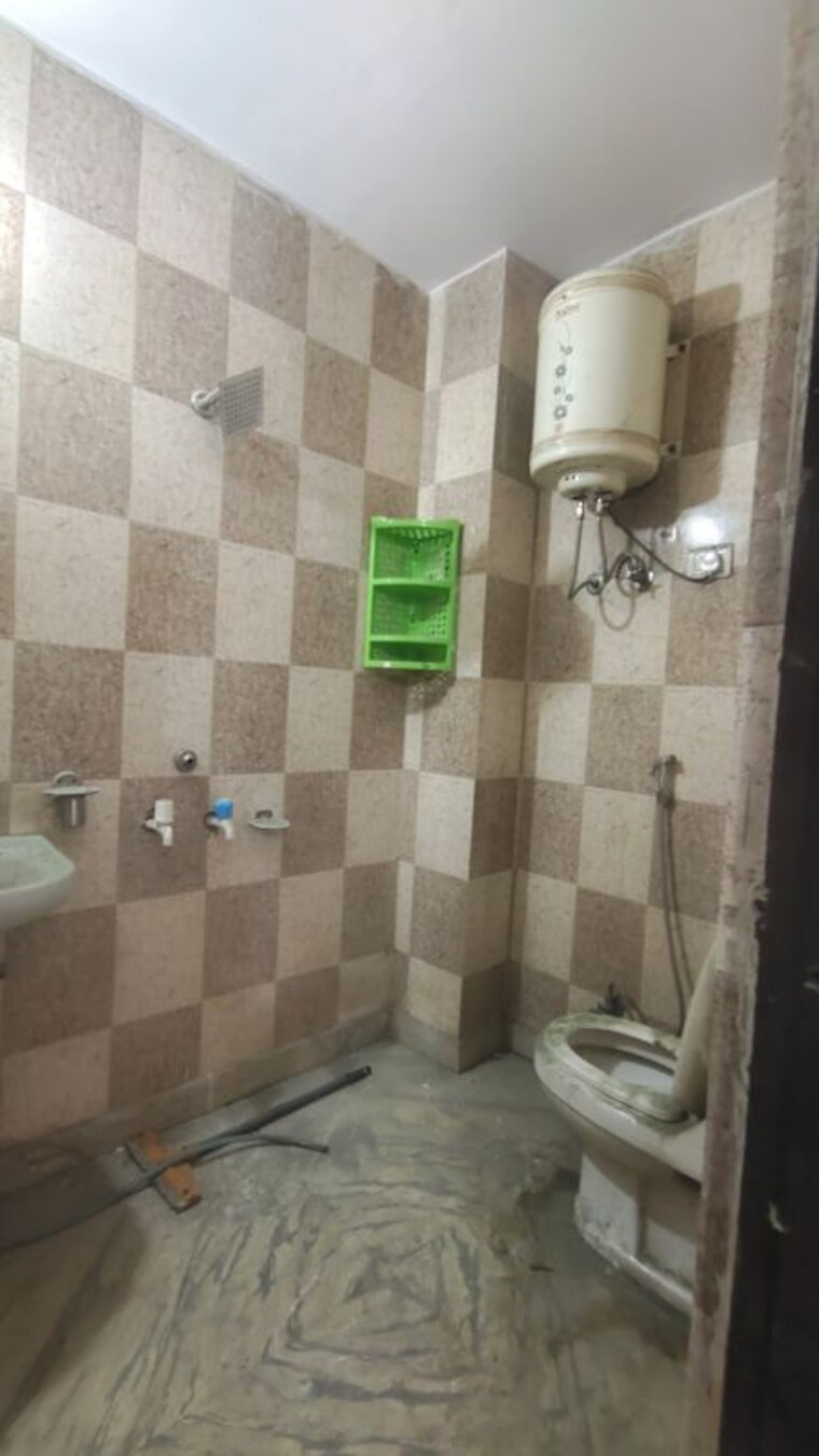 Bathroom, palm-residency-chhatarpur 3 Bedroom 1125 Sq.Ft. Builder Floor In Chattarpur Delhi 9726039