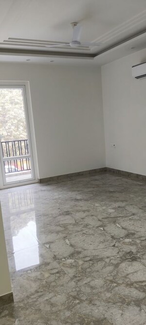 Room in 6+ BHK Villa at RWA Apartments Sector 52, Sector 52 – for Rent