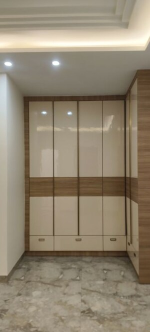 Building Lobby in 6+ BHK Villa at RWA Apartments Sector 52, Sector 52 – for Rent