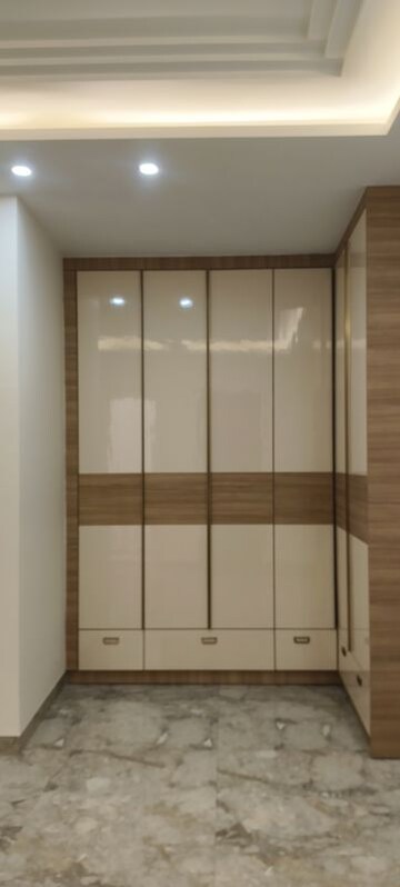 Building Lobby in 6+ BHK Villa at RWA Apartments Sector 52, Sector 52 – for Rent