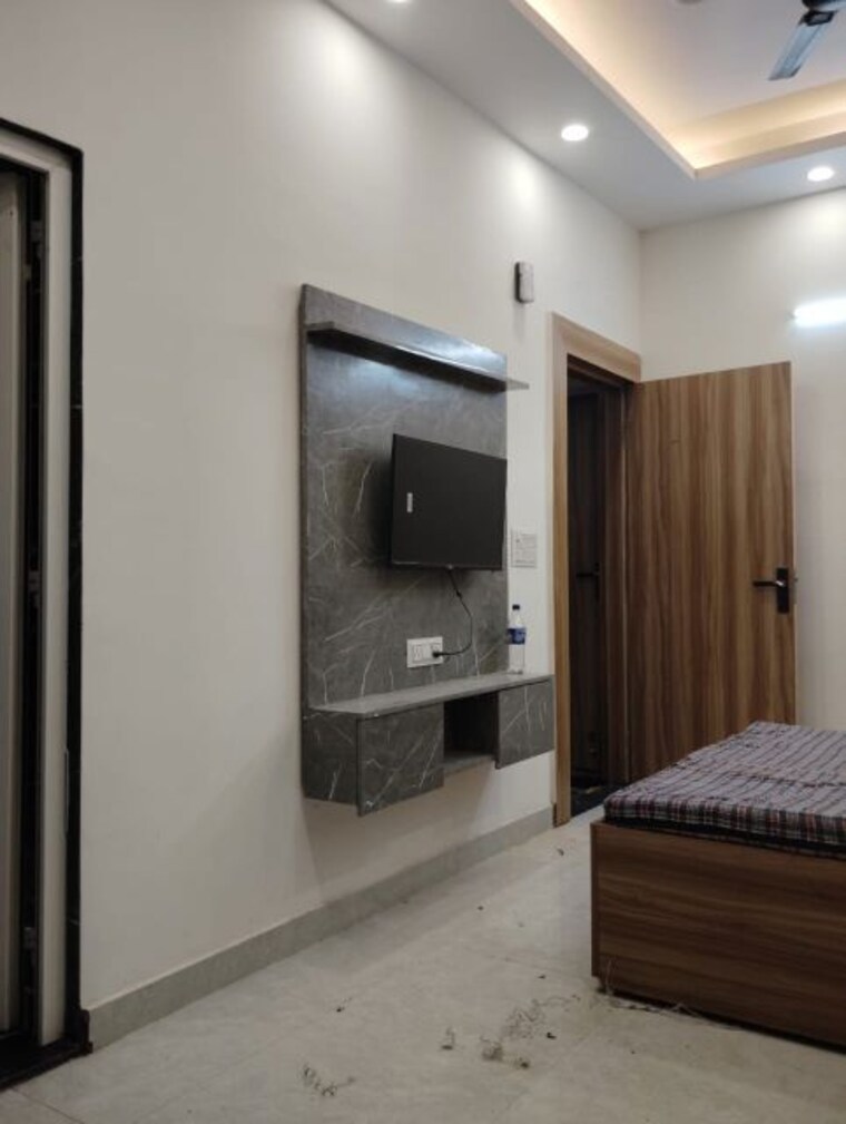 Room, sector 44 1 RK 400 Sq.Ft. Builder Floor In Sector 44 Gurgaon 9726052