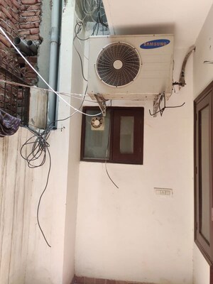 Team Area in 3 BHK Builder Floor at Pir Machalla – for Rent