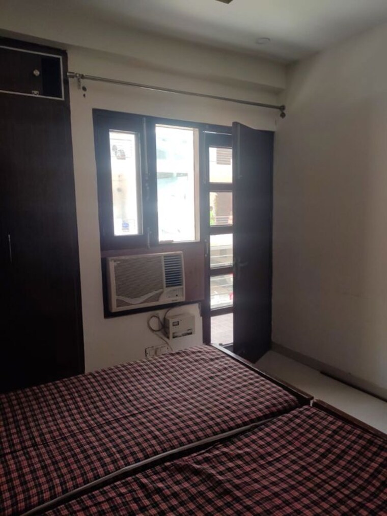 Room, pir machalla 3 Bedroom 1250 Sq.Ft. Builder Floor In Pir Machalla Zirakpur 9726061
