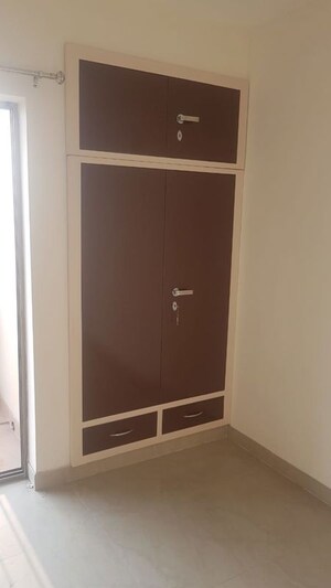 Room in 3 BHK Apartment at Eros Sampoornam, Sector 2 Greater Noida – for Rent