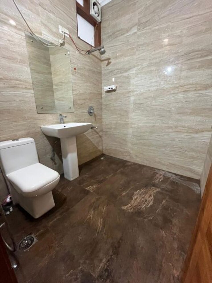 Bathroom, vipul-square Studio 350 Sq.Ft. Builder Floor In Sushant Lok I Gurgaon 9726066