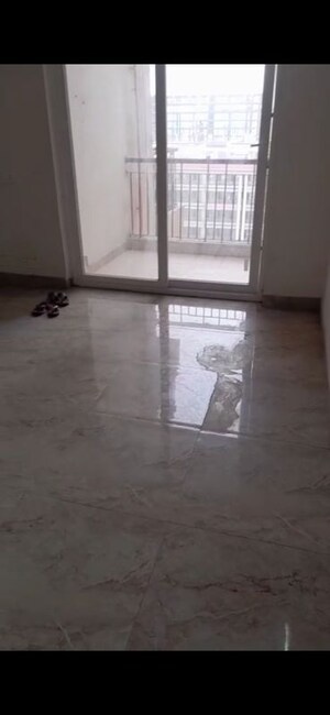 Room in 2.5 BHK Apartment at Amrapali Leisure Park, Amrapali Leisure Valley – for Sale