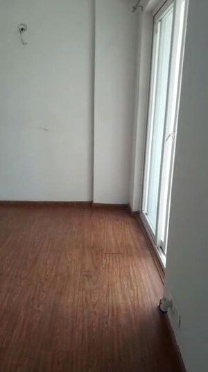 Room in 2.5 BHK Apartment at Amrapali Leisure Park, Amrapali Leisure Valley – for Sale