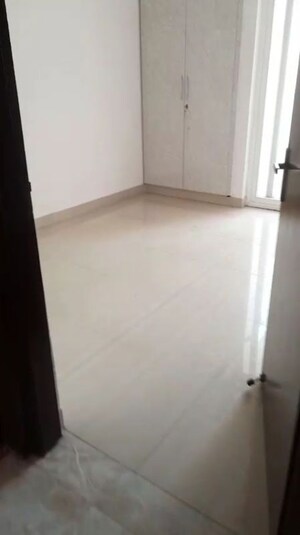 Room in 2.5 BHK Apartment at Amrapali Leisure Park, Amrapali Leisure Valley – for Sale