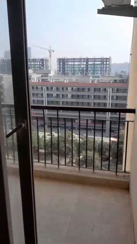 2.5 BHK + Extra Room Apartment For Sale in Amrapali Leisure Park