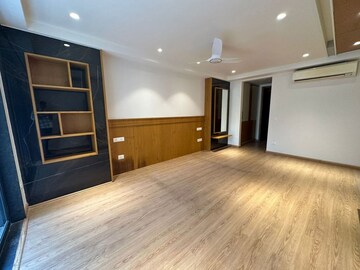 Room in 4 BHK Builder Floor at Sector 55 – for Rent