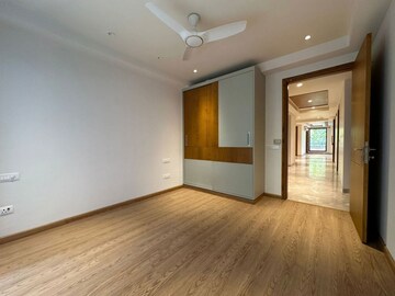 Room in 4 BHK Builder Floor at Sector 55 – for Rent