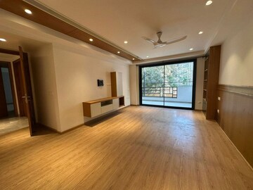 Room in 4 BHK Builder Floor at Sector 55 – for Rent