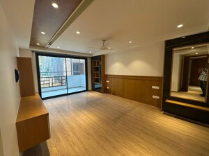 Room in 4 BHK Builder Floor at Sector 55 – for Rent