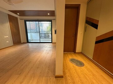 Room in 4 BHK Builder Floor at Sector 55 – for Rent