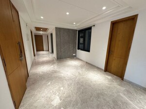 Room in 4 BHK Builder Floor at Sector 55 – for Rent