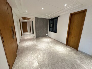 Room in 4 BHK Builder Floor at Sector 55 – for Rent