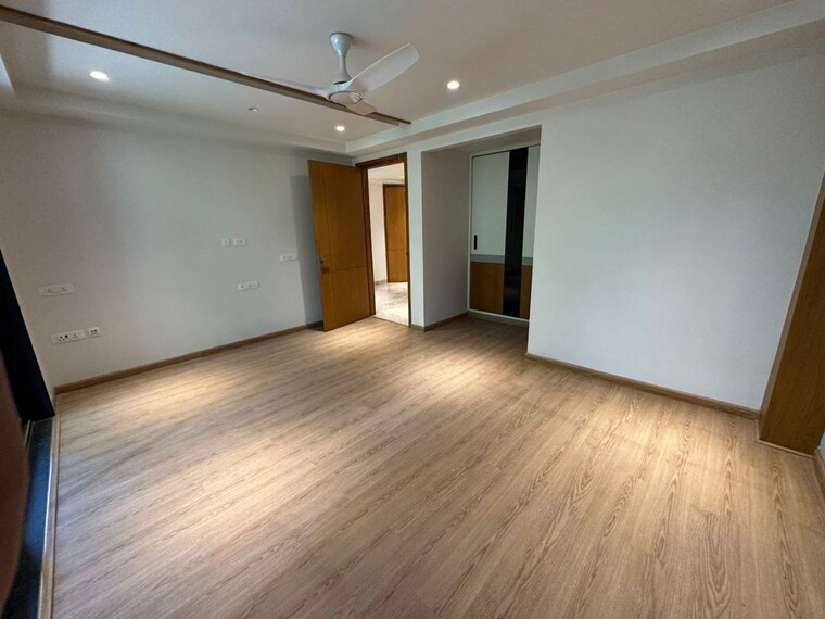 Room, sector 55 4 Bedroom 500 Sq.Yd. Builder Floor In Sector 55 Gurgaon 9725473