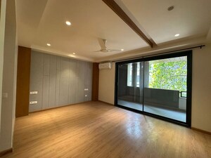 Room in 4 BHK Builder Floor at Sector 55 – for Rent