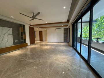 Room in 4 BHK Builder Floor at Sector 55 – for Rent