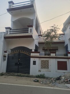3 BHK + Extra Room Independent House For Sale in Jankipuram Extension
