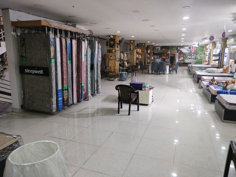  Parking, gms road Commercial Showroom 6000 Sq.Ft. In Gms Road Dehradun 9726093