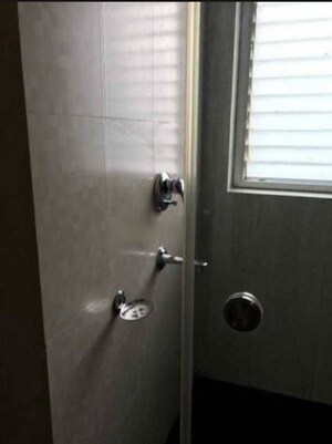 Bathroom in 3 BHK Apartment at Hazratganj – for Rent