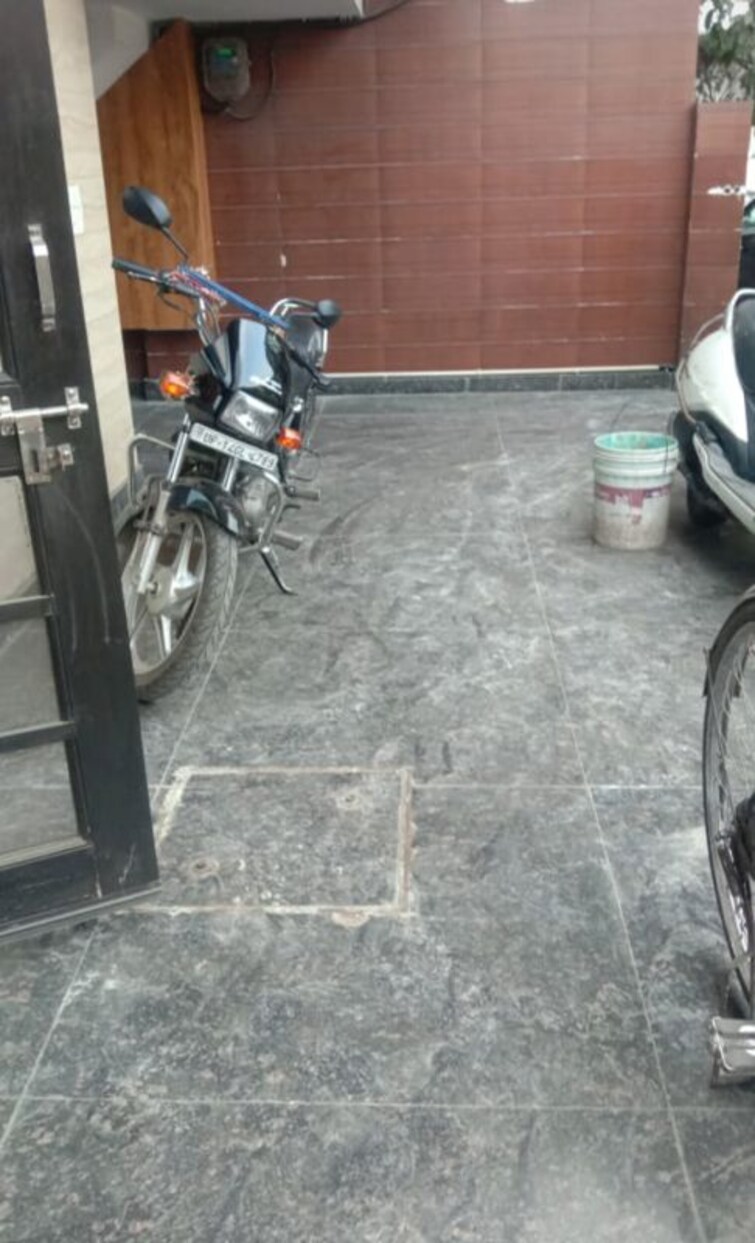 Parking, kavi nagar block b 3 Bedroom 200 Sq.Yd. Builder Floor In Kavi Nagar Block B Ghaziabad 9726149