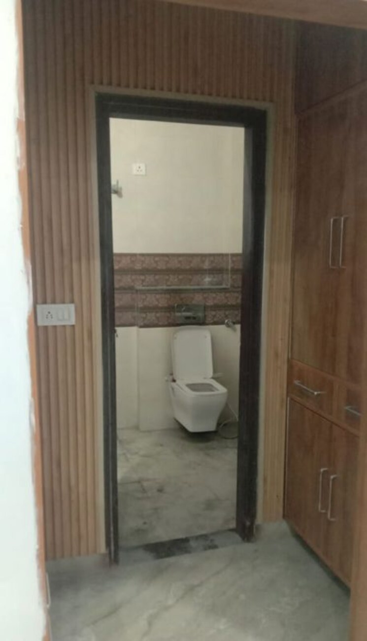 Bathroom, kavi nagar block b 3 Bedroom 200 Sq.Yd. Builder Floor In Kavi Nagar Block B Ghaziabad 9726149