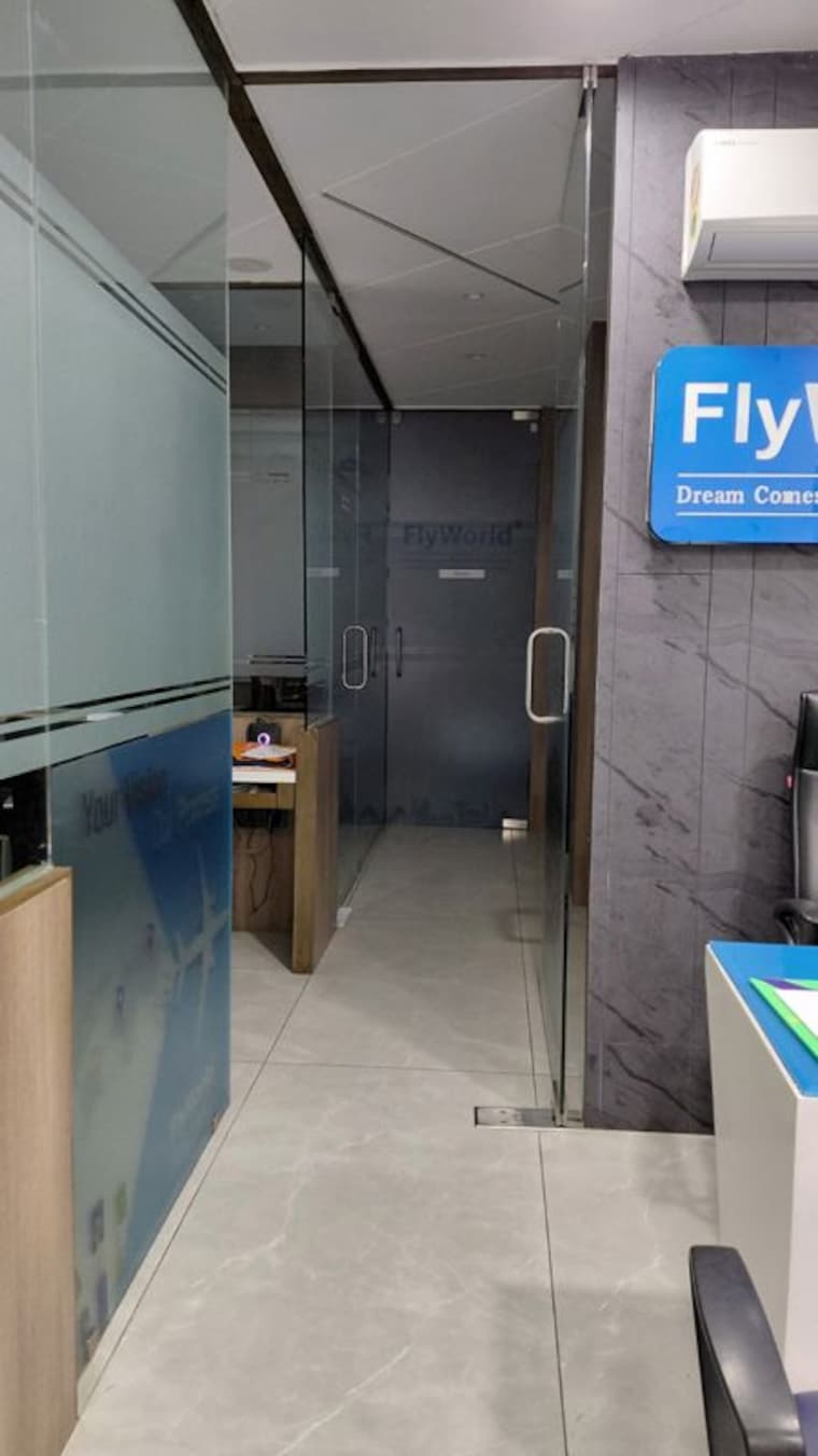 Team Area, thaltej Commercial Office Space 1550 Sq.Ft. In Thaltej Ahmedabad 9726162