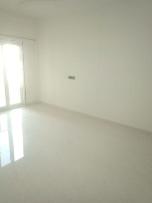 Room in 1 BHK Apartment at Je And Vee Om Trimurti, Malad East – for Rent