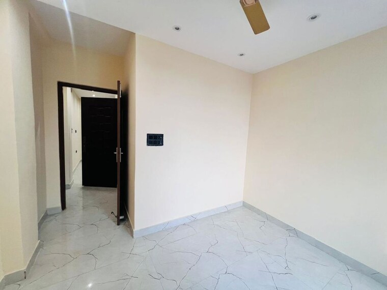Room, bhola nath nagar 2 Bedroom 650 Sq.Ft. Builder Floor In Bhola Nath Nagar Delhi 9726158